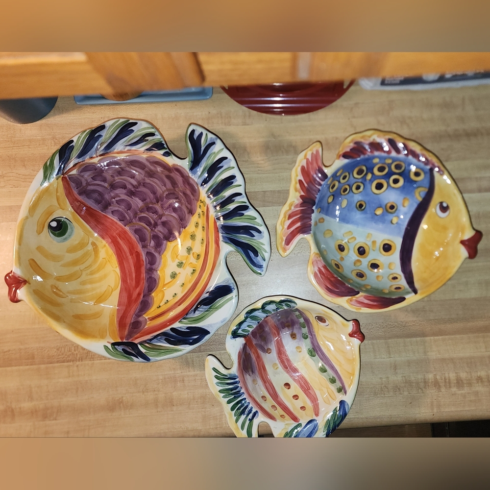 Tabletops Lifestyles Under the Sea Ceramic Fish Serving Bowls Hand Painted